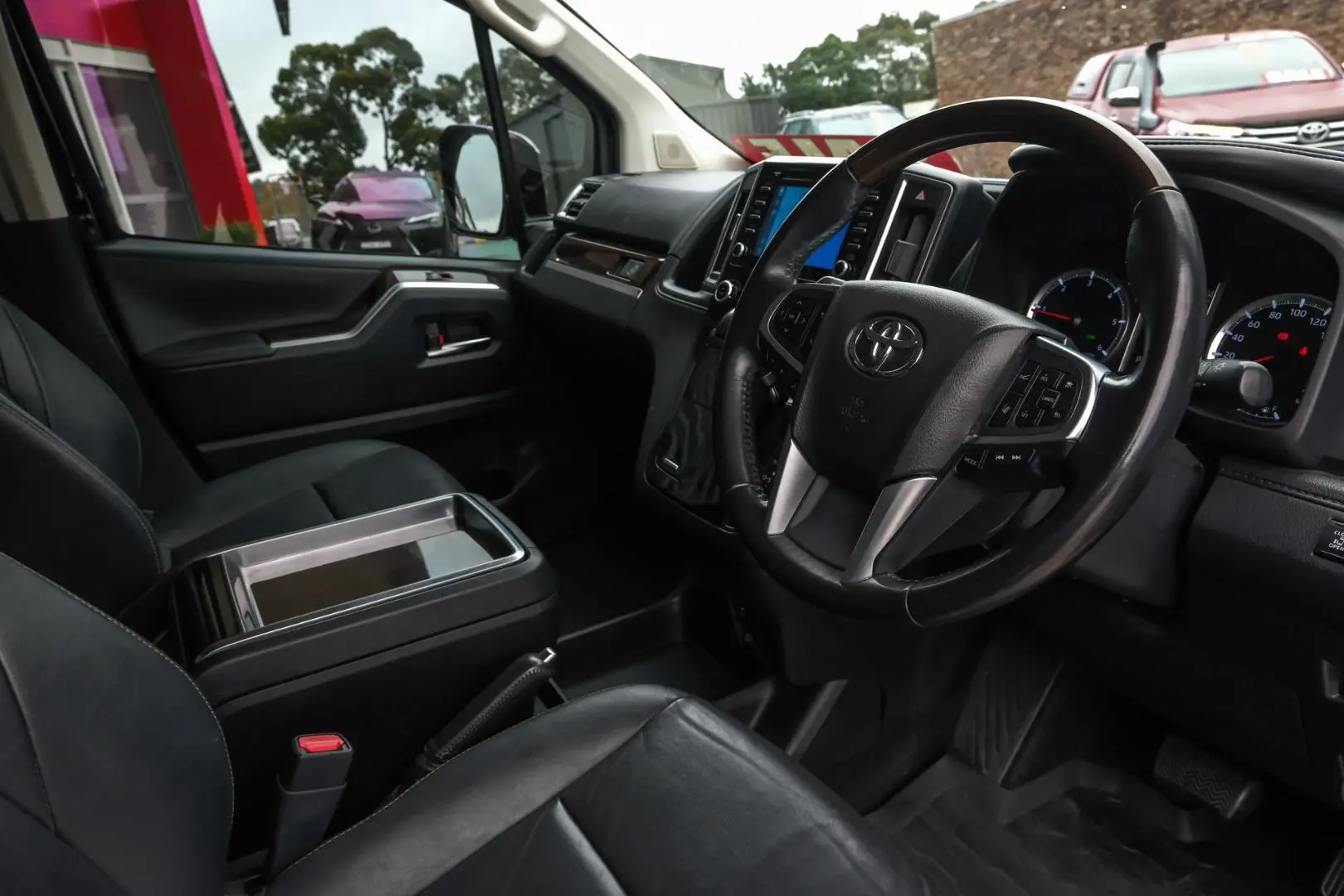 2019 Toyota Granvia Gallery Image 7
