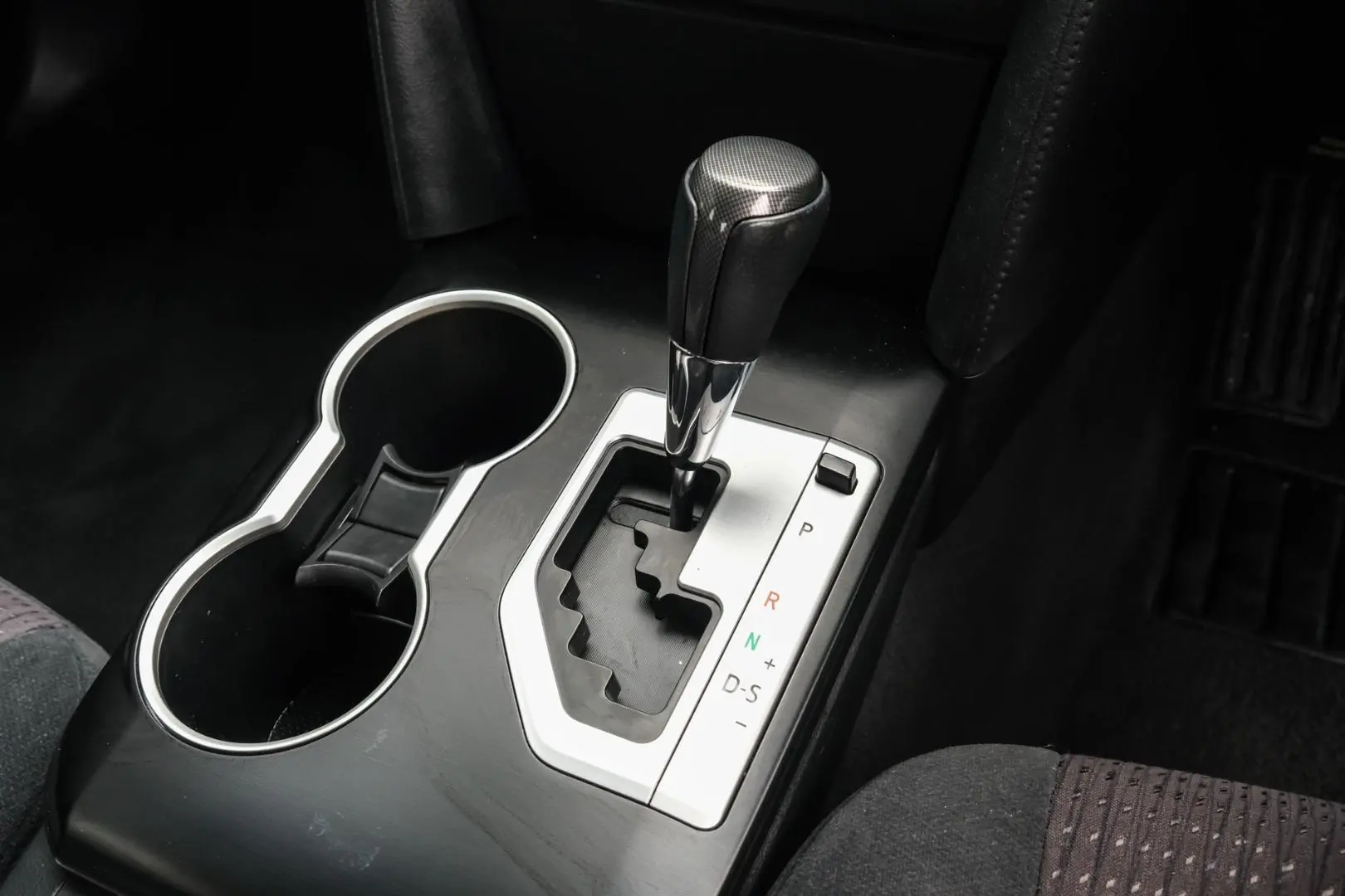 2012 Toyota Camry Gallery Image 13