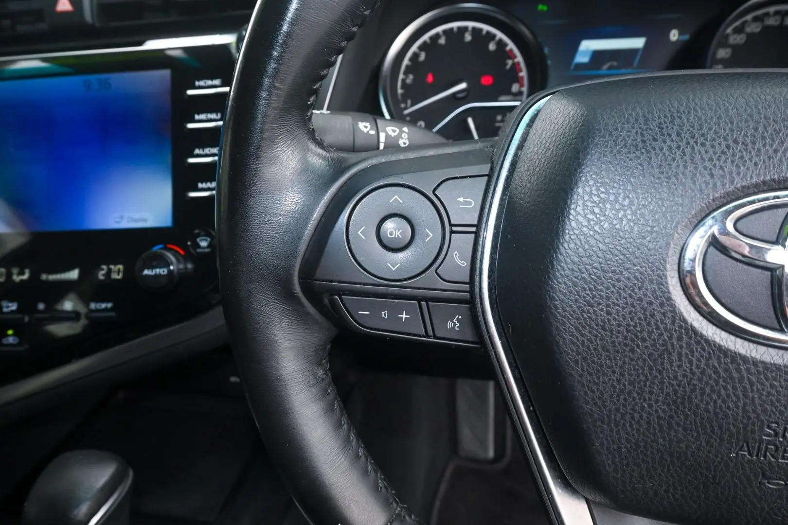 2019 Toyota Camry Gallery Image 12