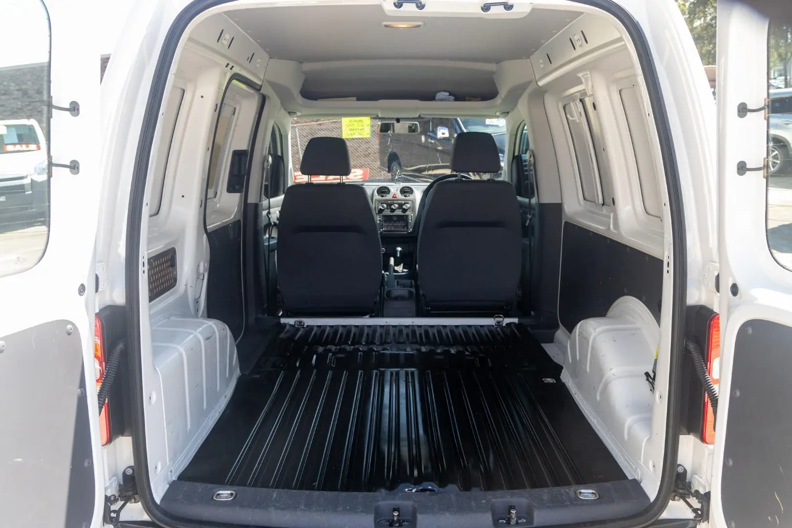 2015 Volkswagen Caddy Gallery Image 19