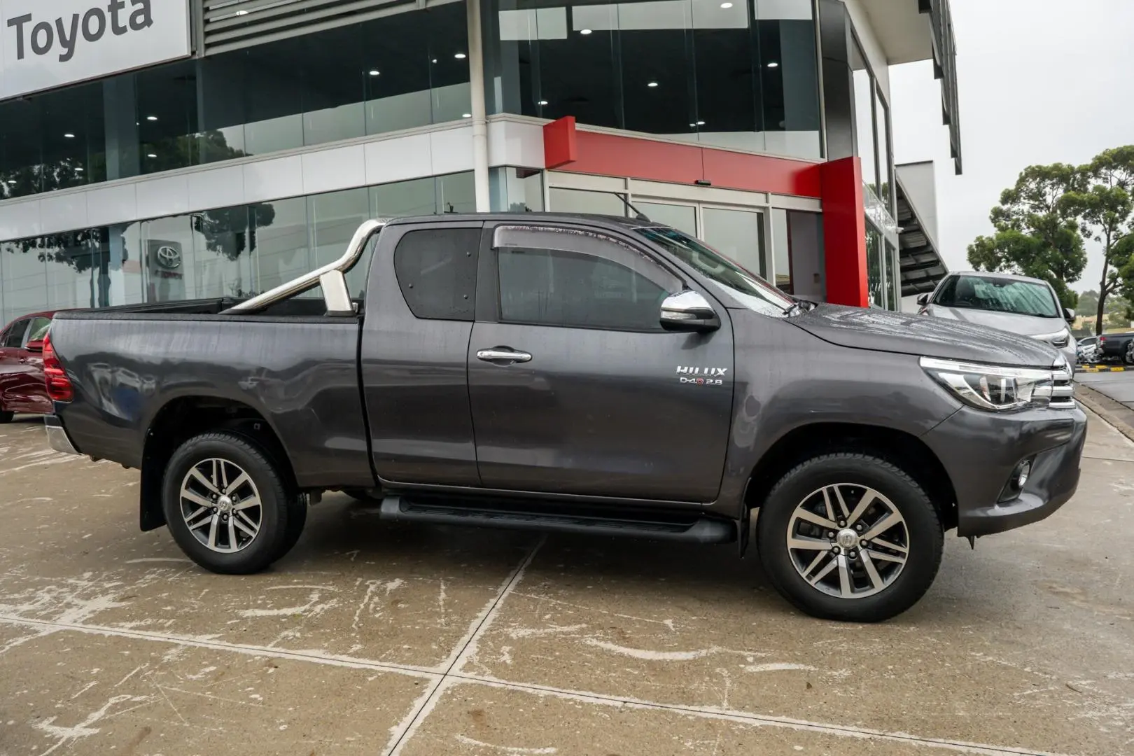 2017 Toyota Hilux Gallery Image 2