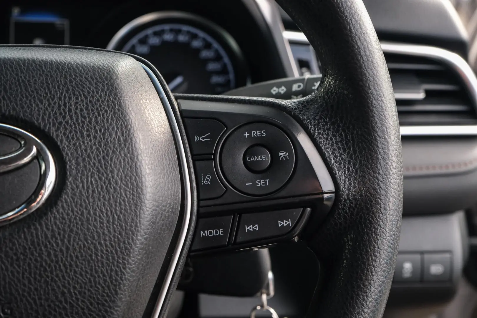 2018 Toyota Camry Gallery Image 16