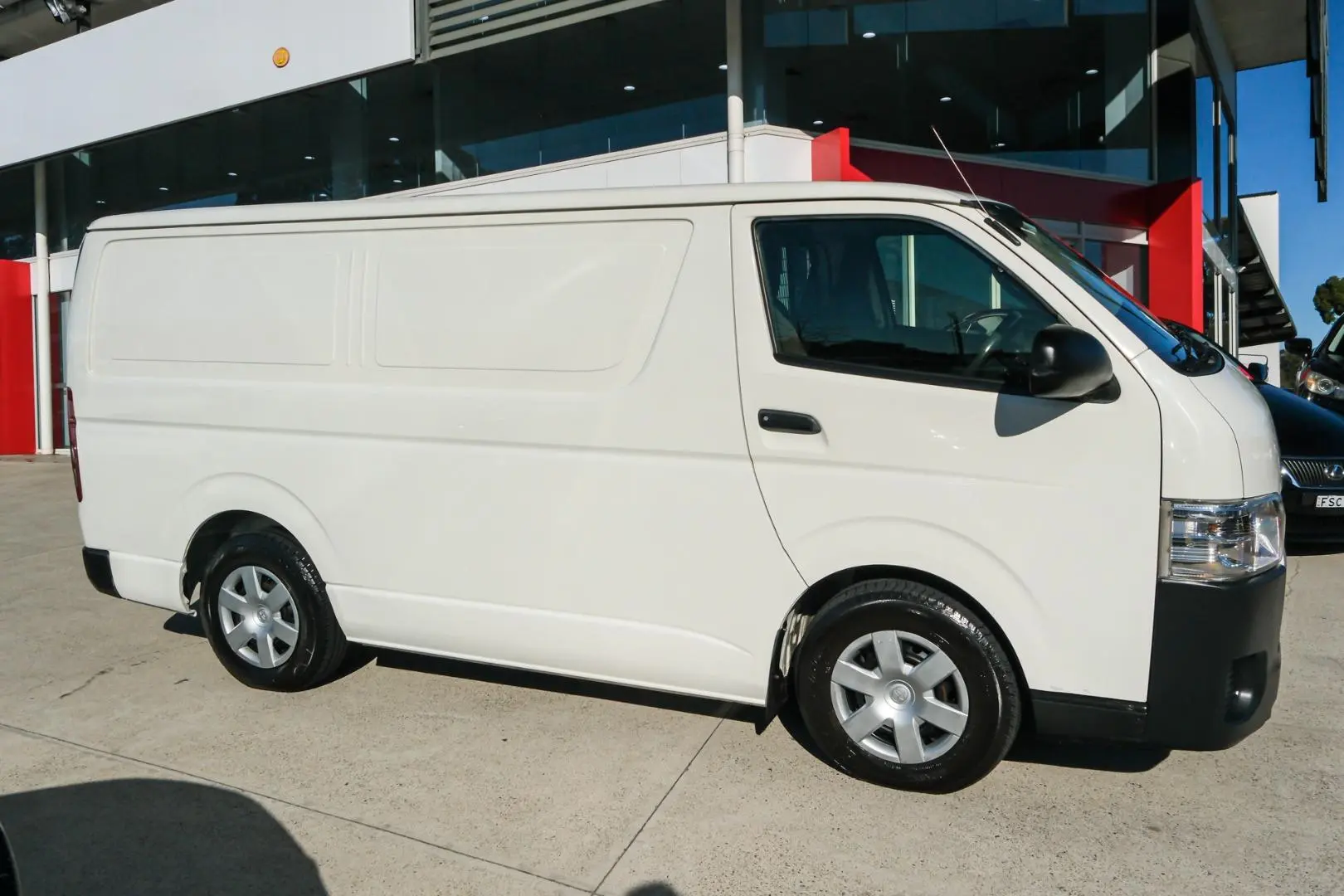 2018 Toyota Hiace Gallery Image 3