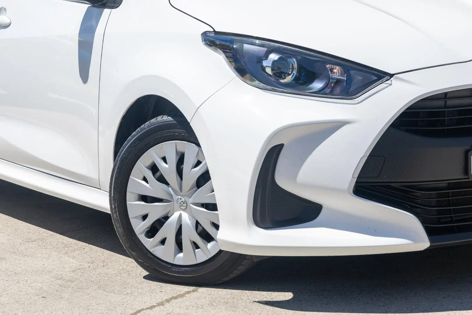 2023 Toyota Yaris Gallery Image 6