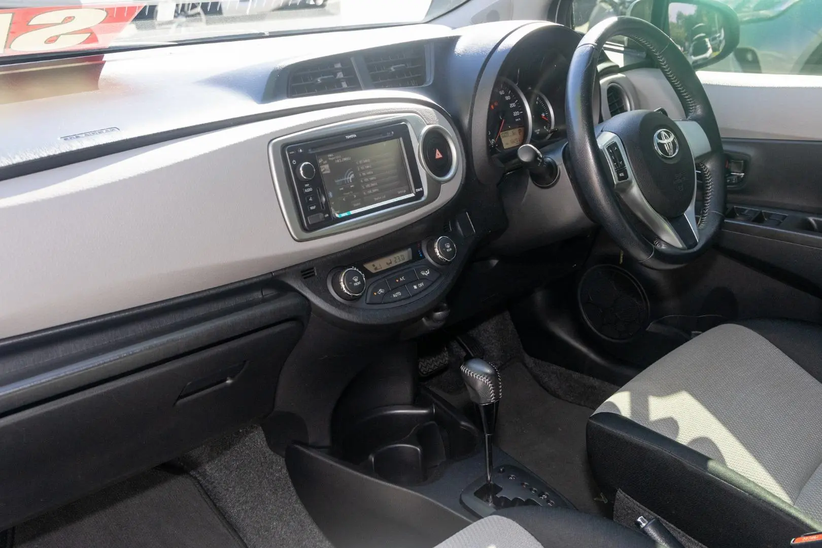 2012 Toyota Yaris Gallery Image 8