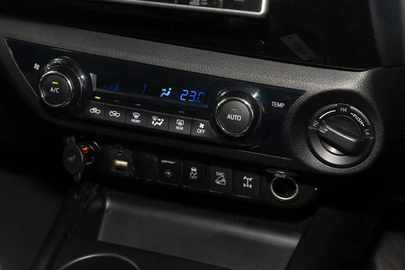 2018 Toyota Hilux Gallery Image 16