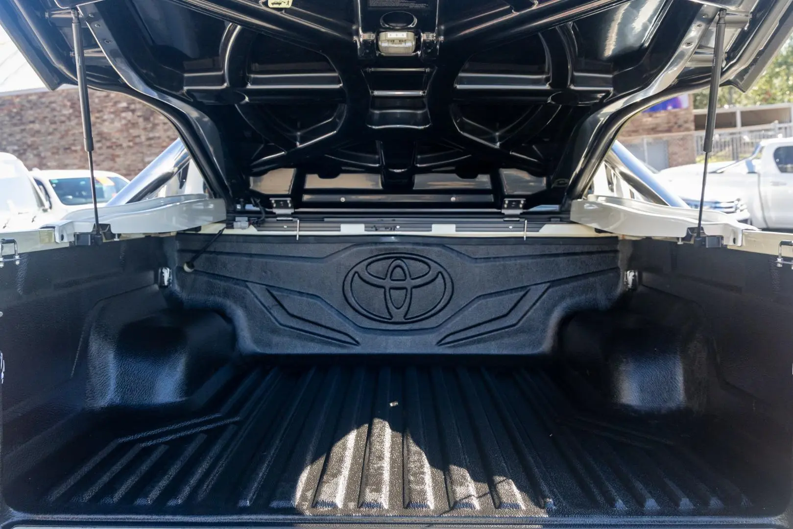 2019 Toyota Hilux Gallery Image 19