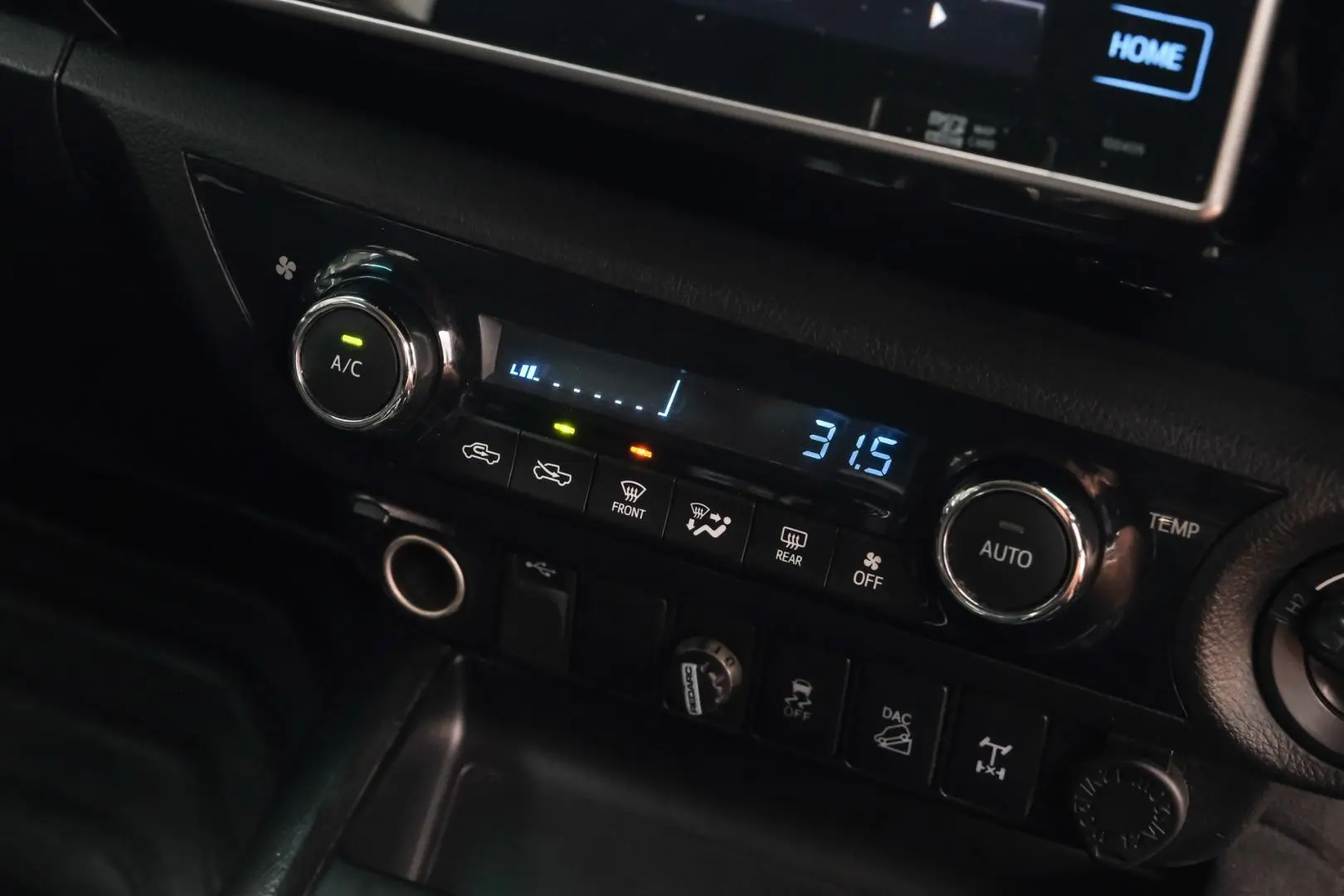 2018 Toyota Hilux Gallery Image 13