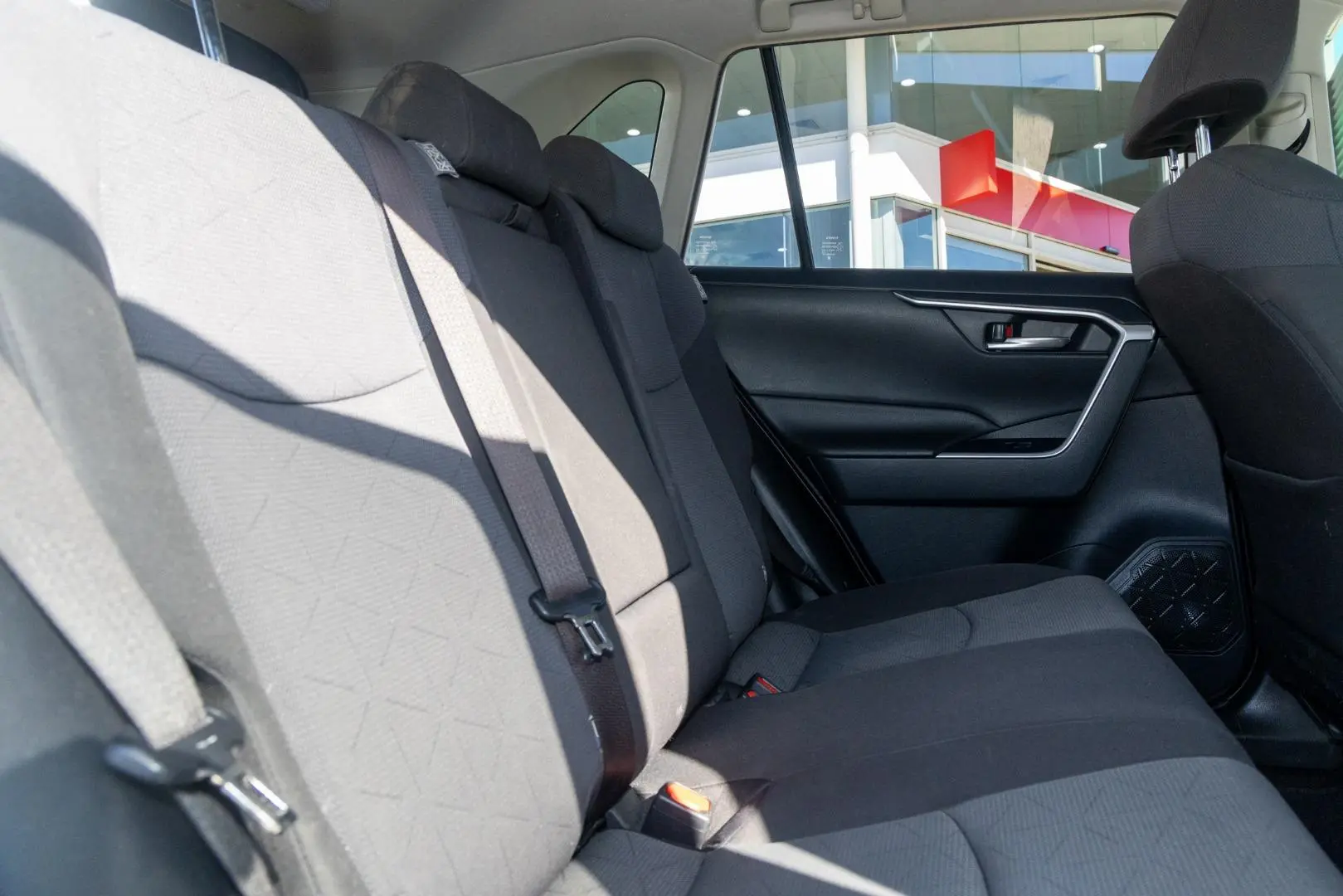 2019 Toyota RAV4 Gallery Image 9