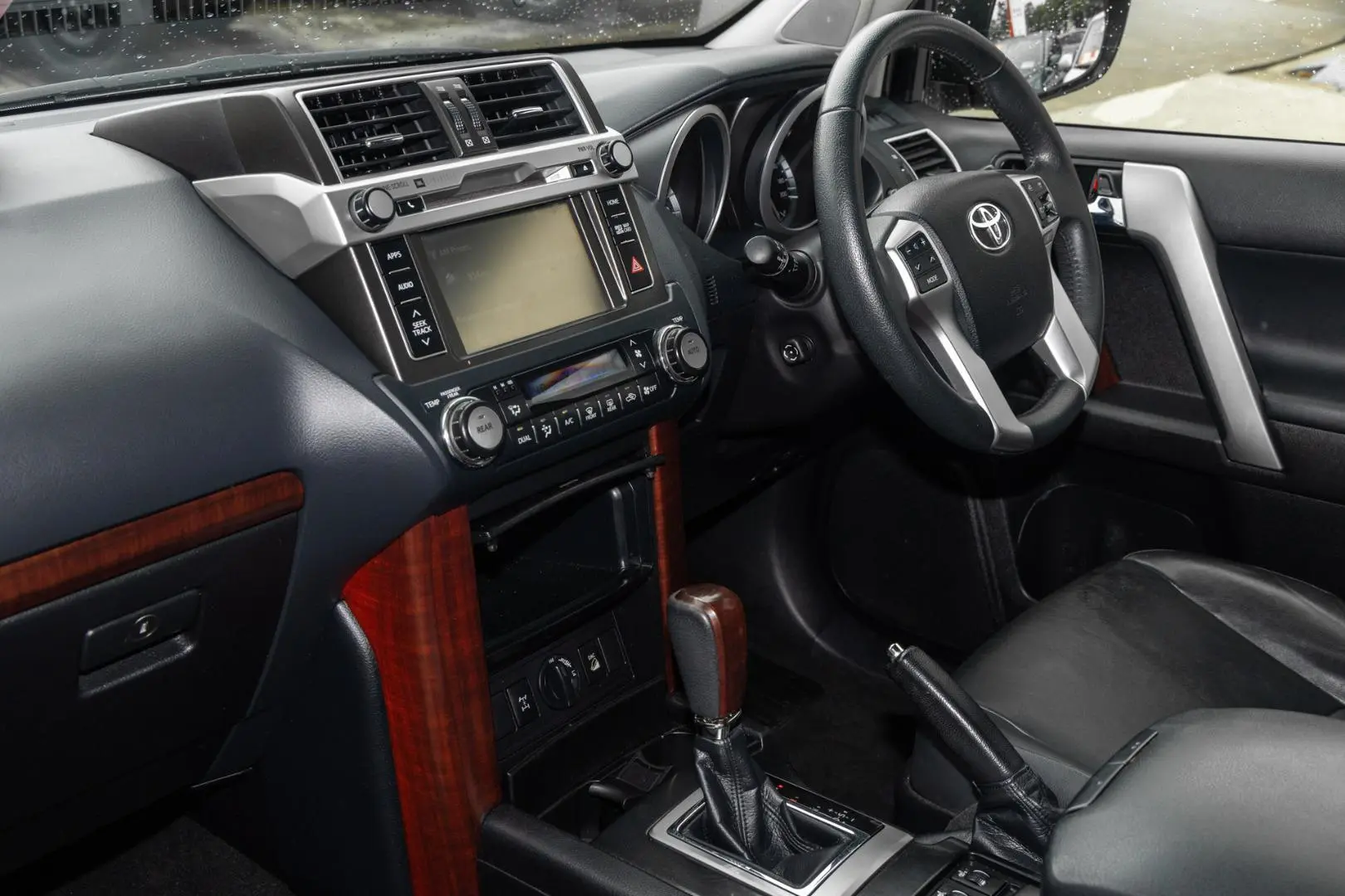 2017 Toyota Landcruiser Prado Gallery Image 8