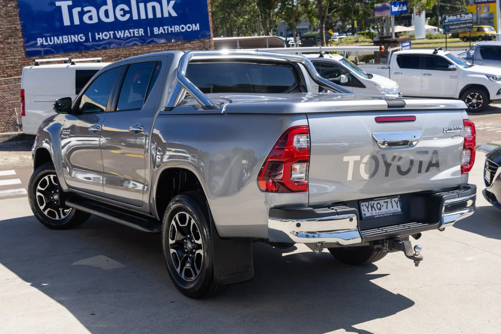 2021 Toyota Hilux Gallery Image 2