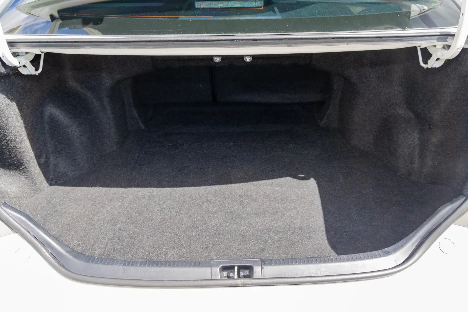 2016 Toyota Camry Gallery Image 20