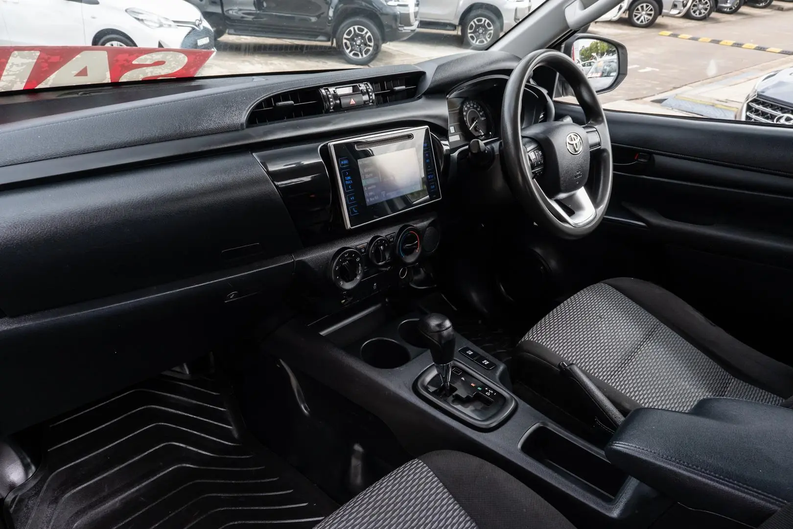 2018 Toyota Hilux Gallery Image 8