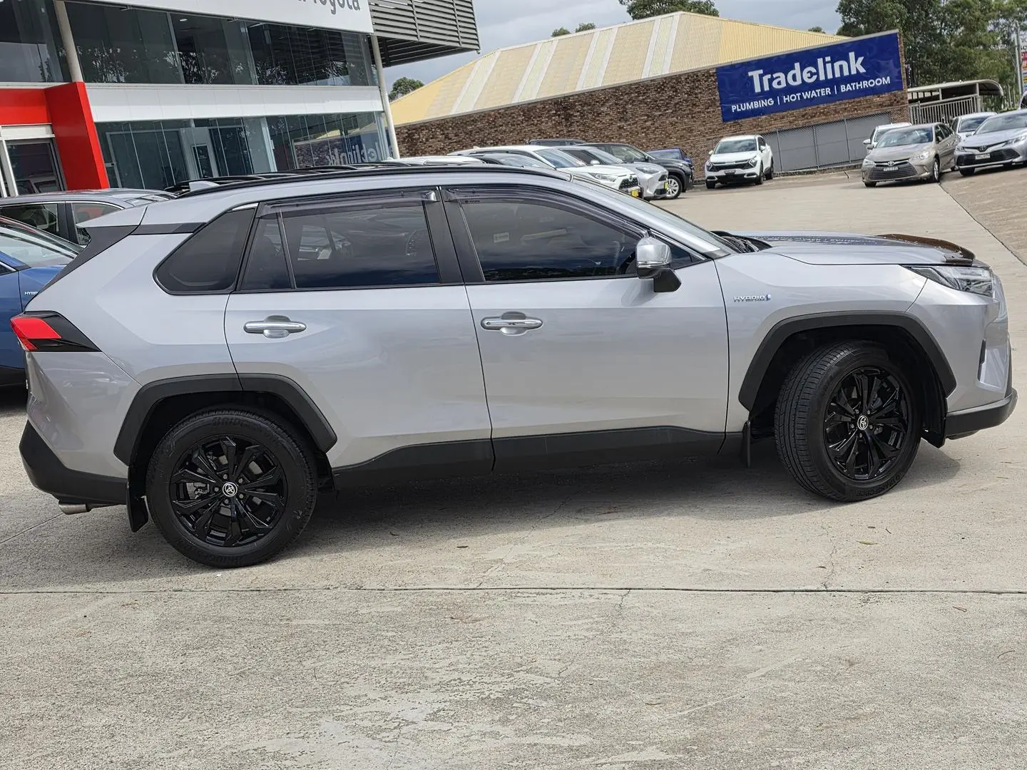 2023 Toyota RAV4 Gallery Image 6