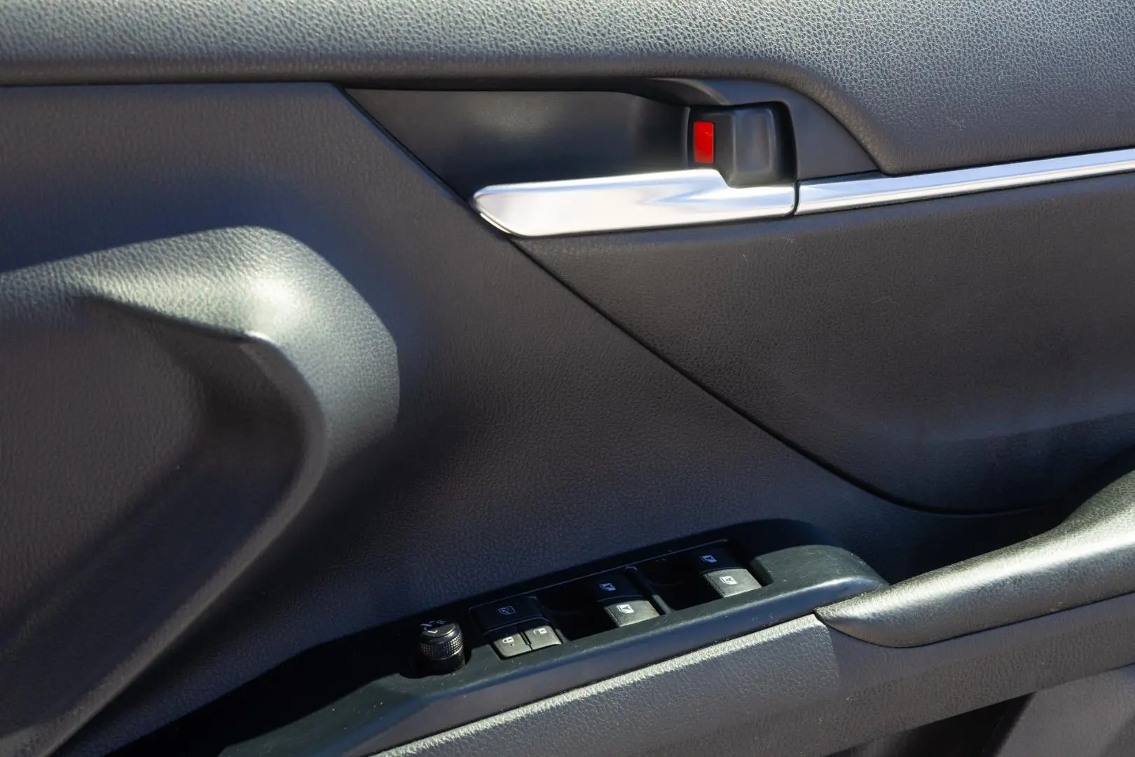 2018 Toyota Camry Gallery Image 16