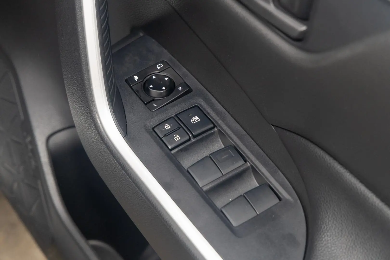 2020 Toyota RAV4 Gallery Image 19