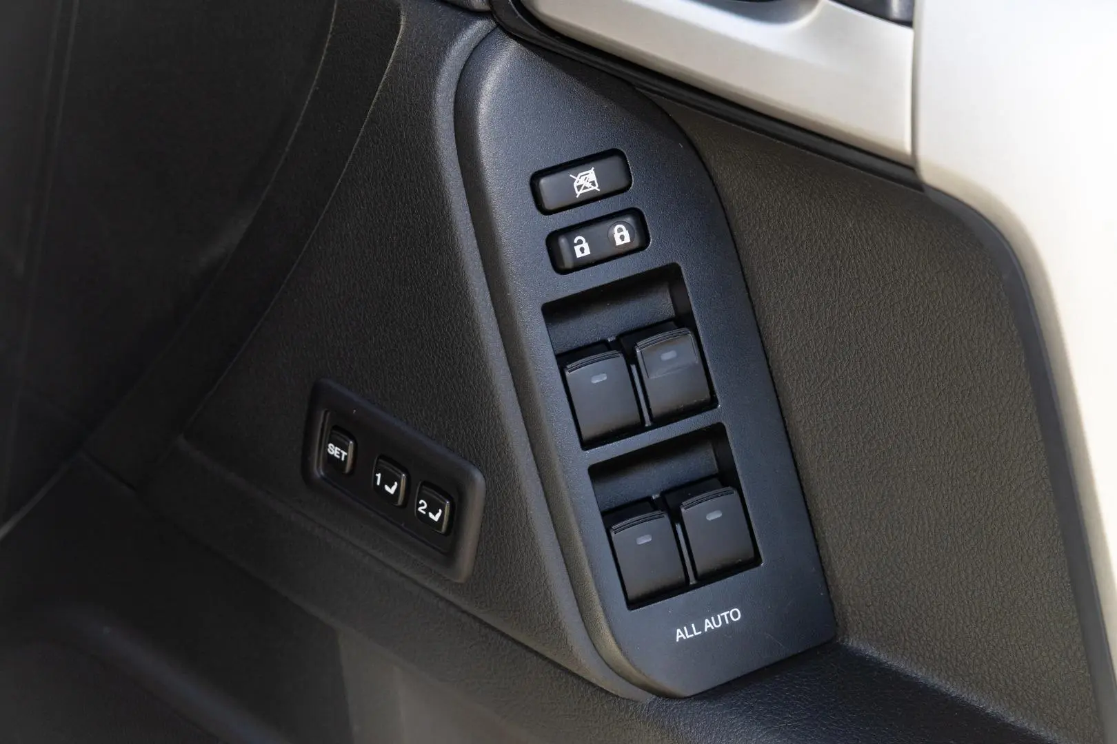 2020 Toyota Landcruiser Prado Gallery Image 19