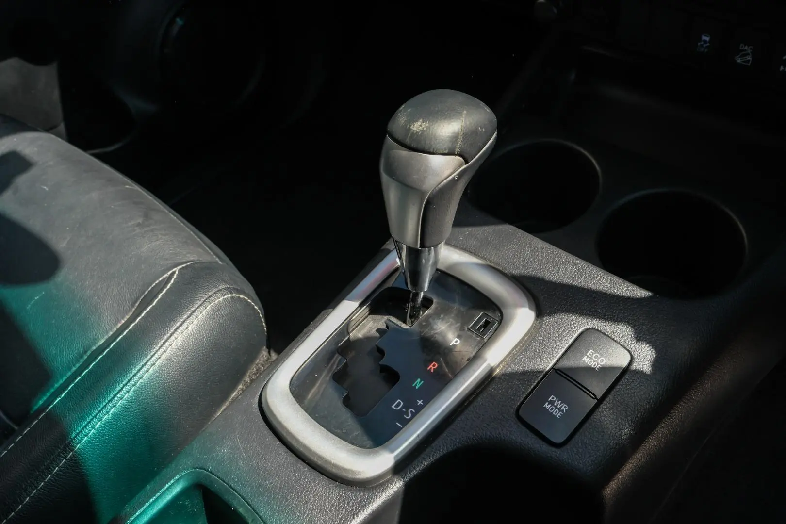 2016 Toyota Hilux Gallery Image 14