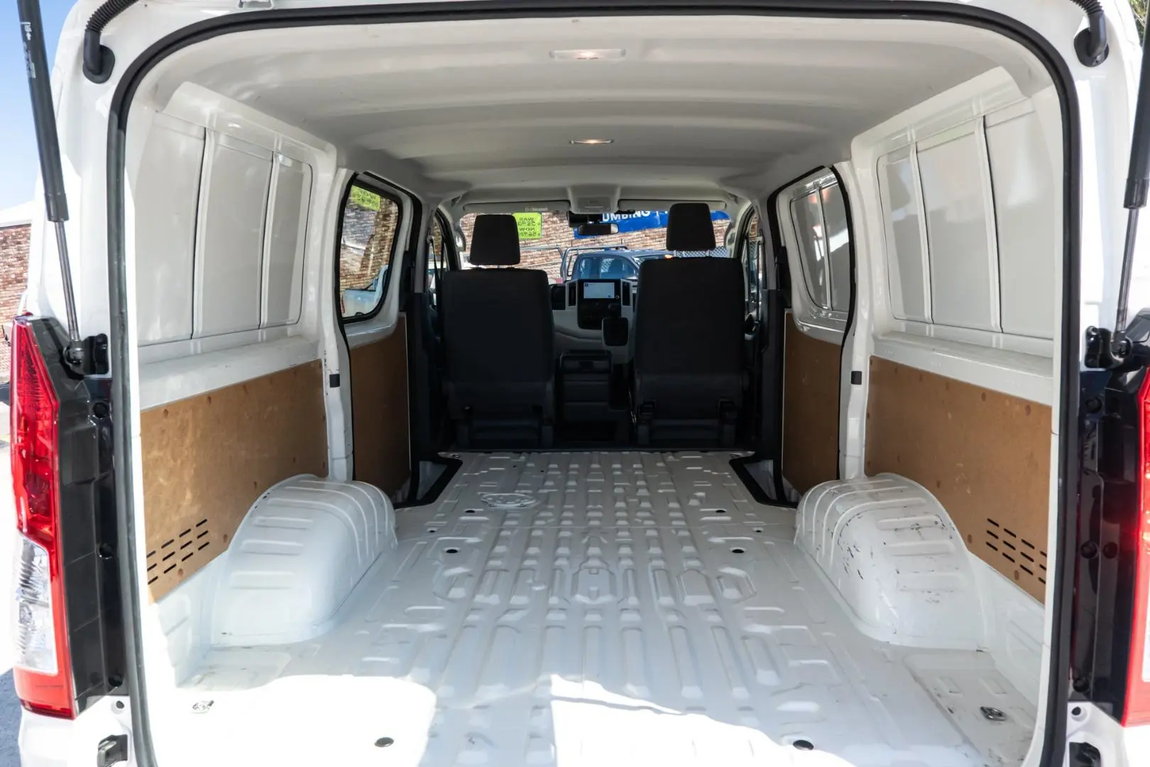 2023 Toyota Hiace Gallery Image 17