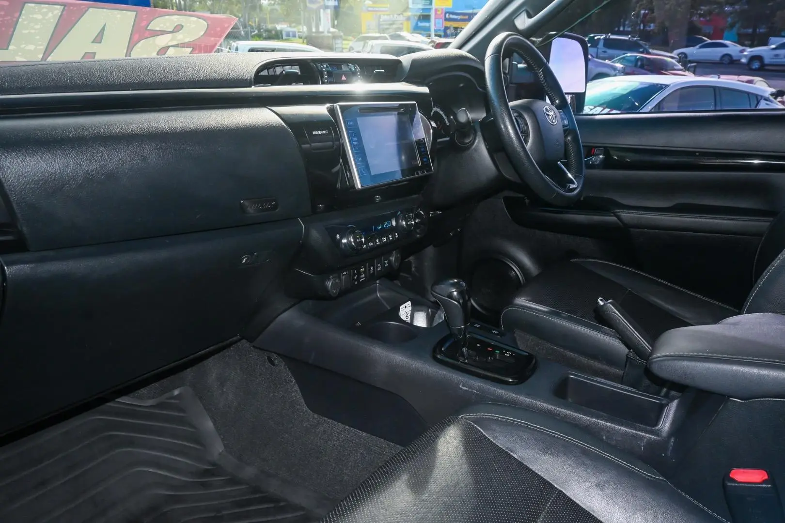 2018 Toyota Hilux Gallery Image 8