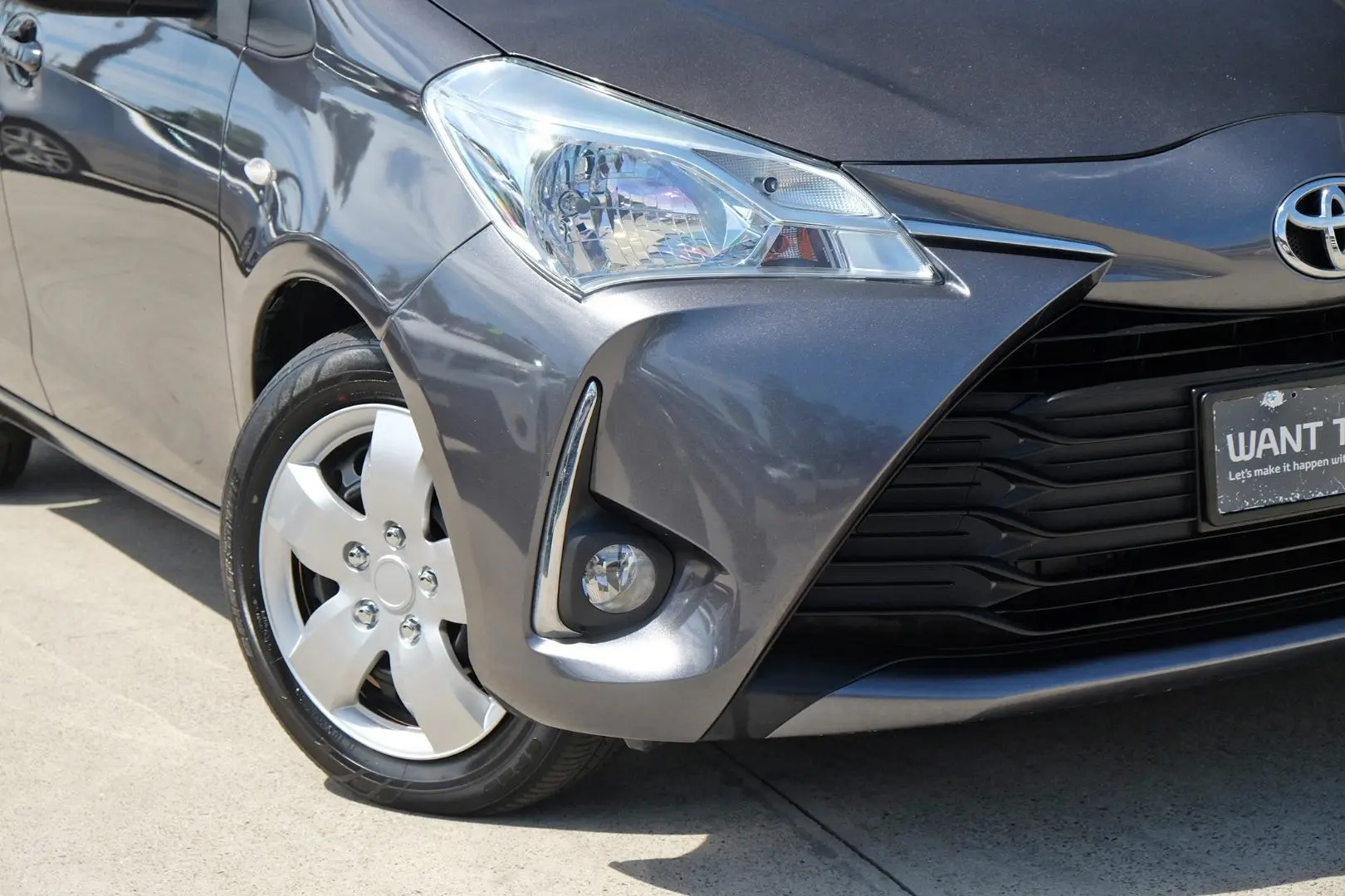 2020 Toyota Yaris Gallery Image 5