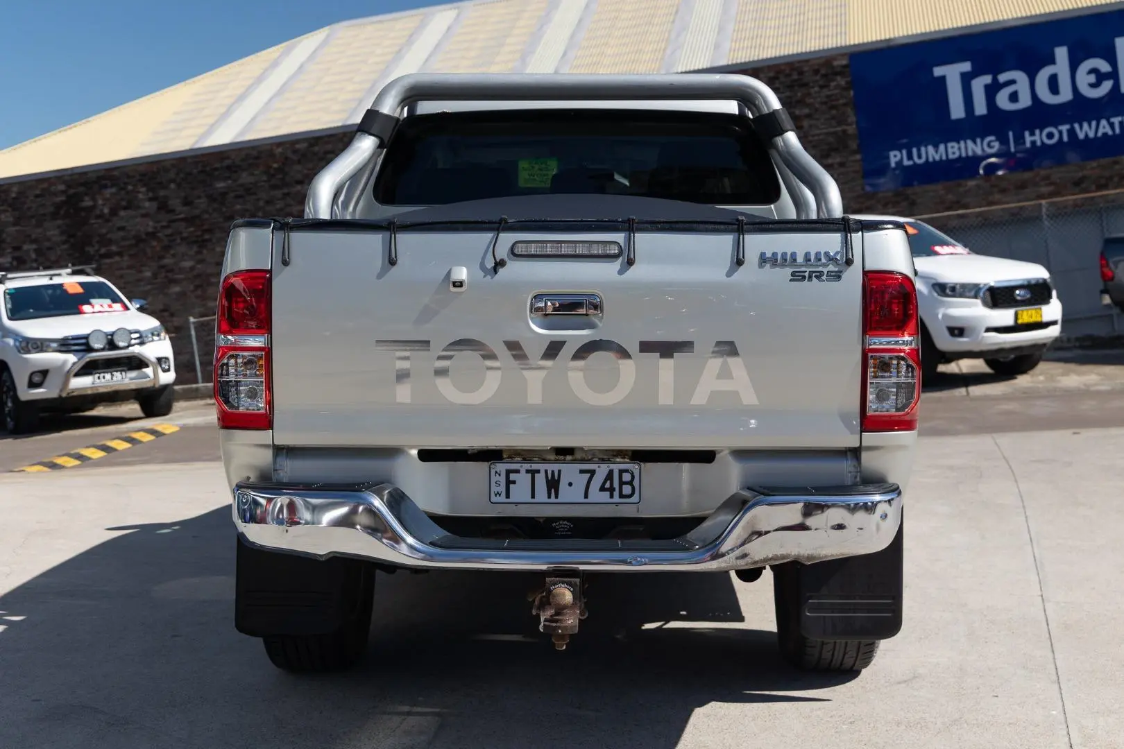 2014 Toyota Hilux Gallery Image 5