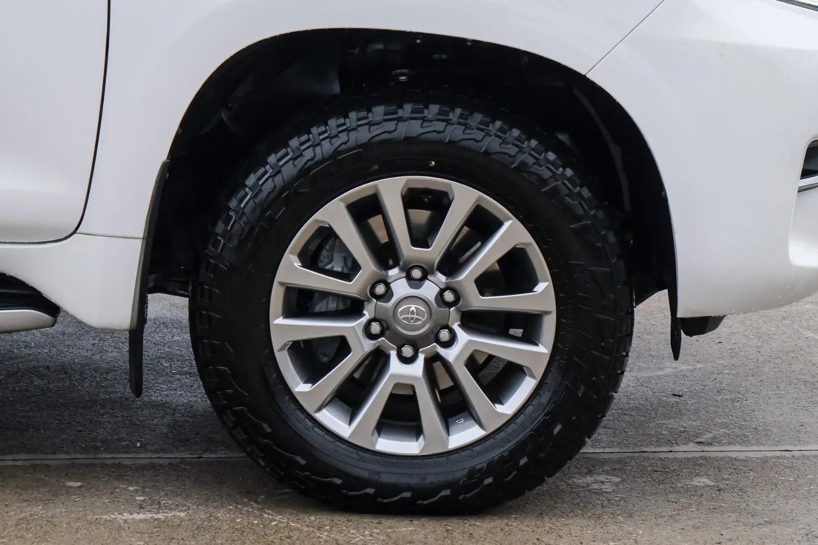 2021 Toyota Landcruiser Prado Gallery Image 19
