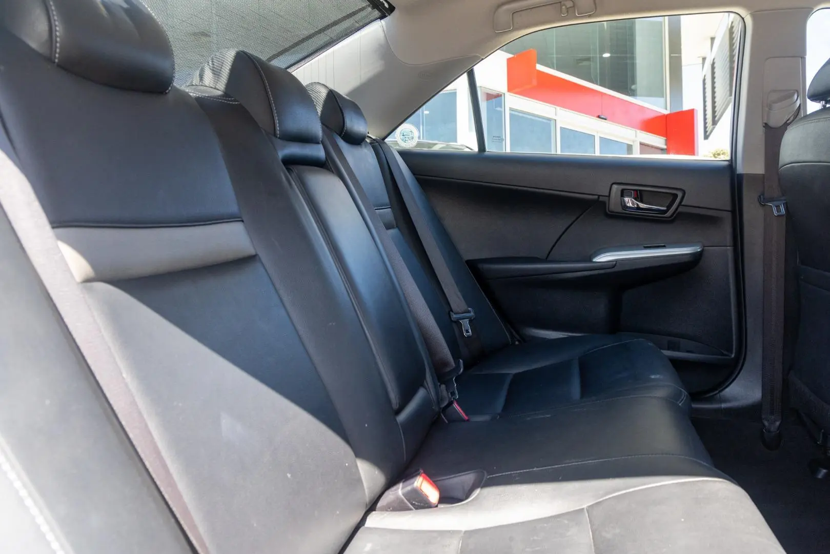 2014 Toyota Camry Gallery Image 9