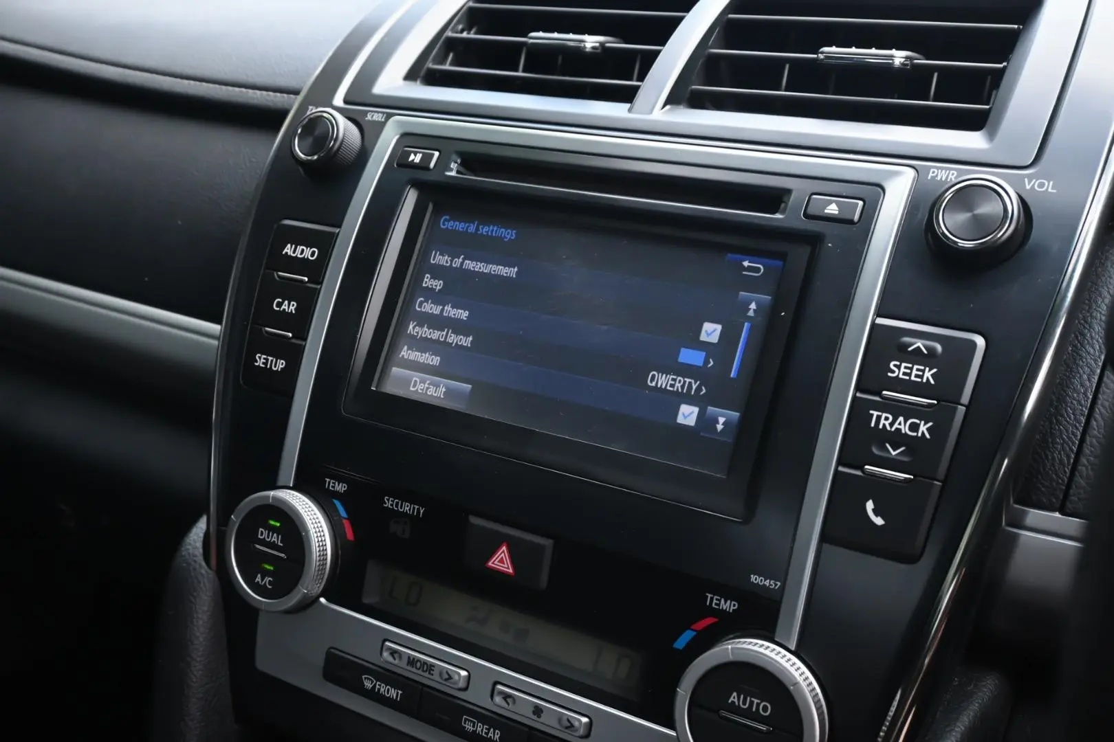 2015 Toyota Camry Gallery Image 19