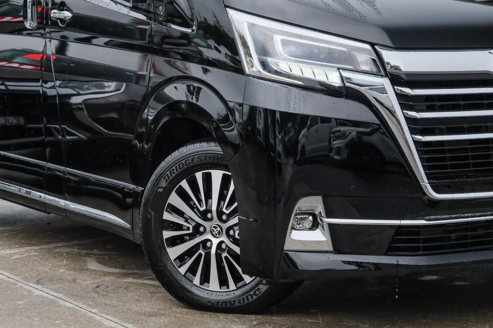 2023 Toyota Granvia Gallery Image 6
