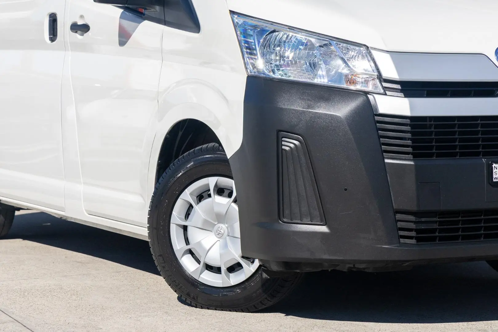 2022 Toyota Hiace Gallery Image 6