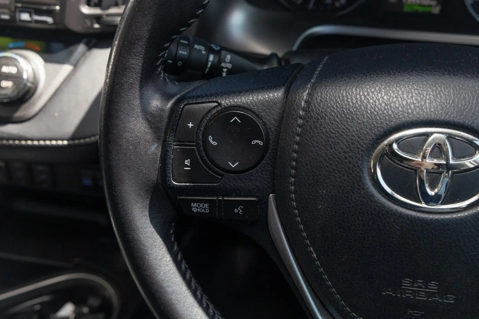 2016 Toyota RAV4 Gallery Image 11