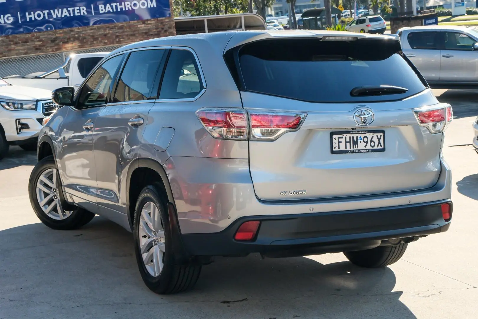 2015 Toyota Kluger Gallery Image 2