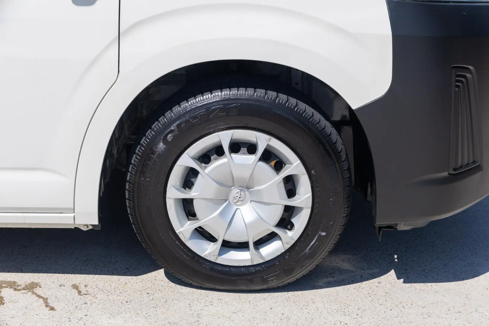 2020 Toyota Hiace Gallery Image 19