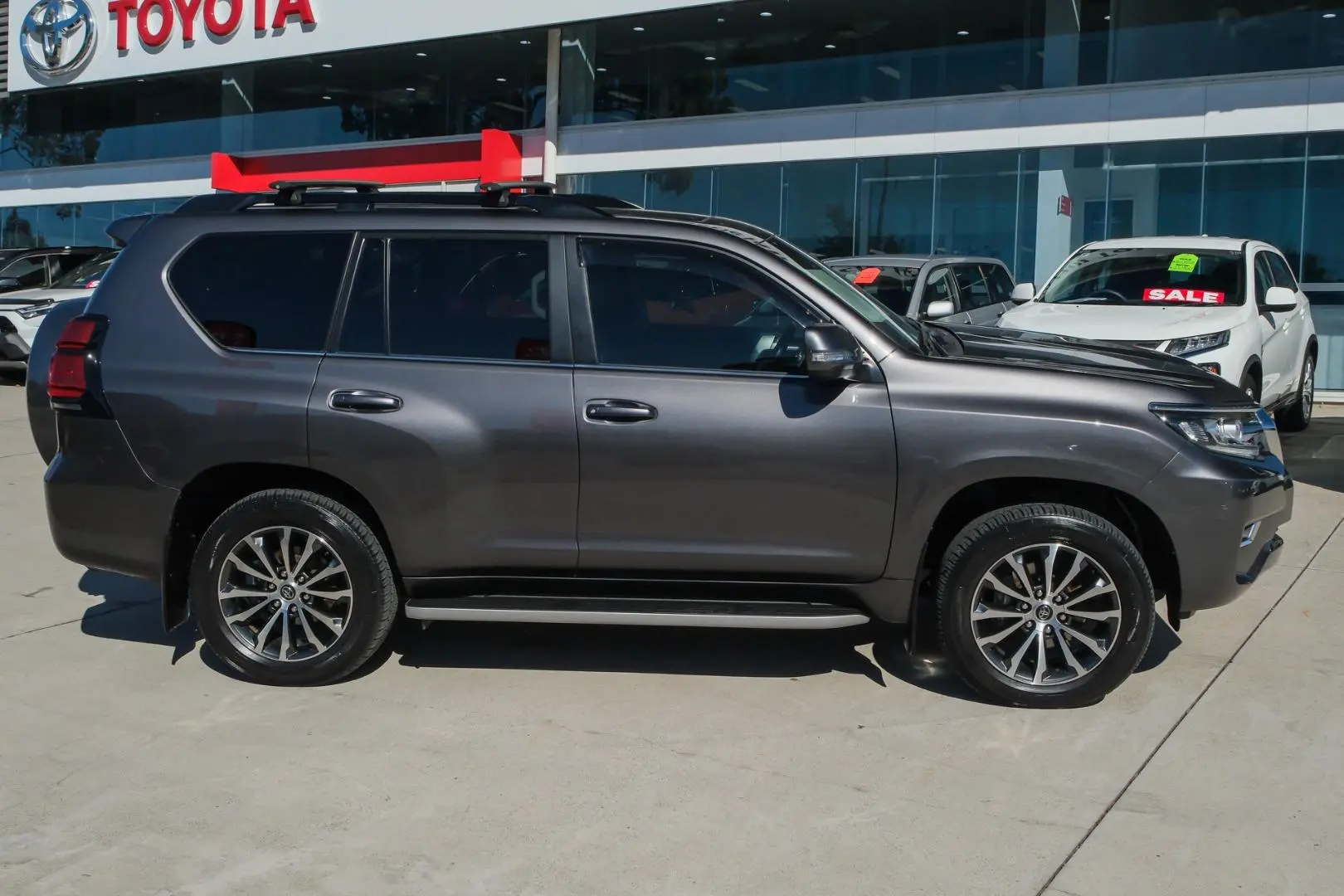 2022 Toyota Landcruiser Prado Gallery Image 3