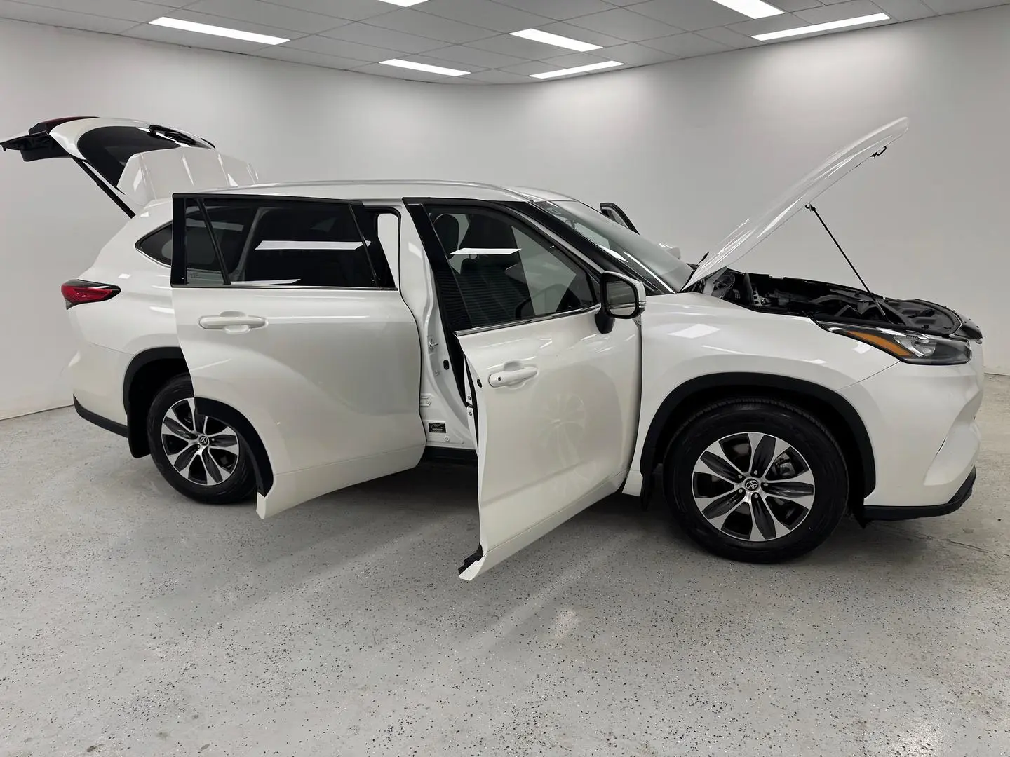 2021 Toyota Kluger Gallery Image 8