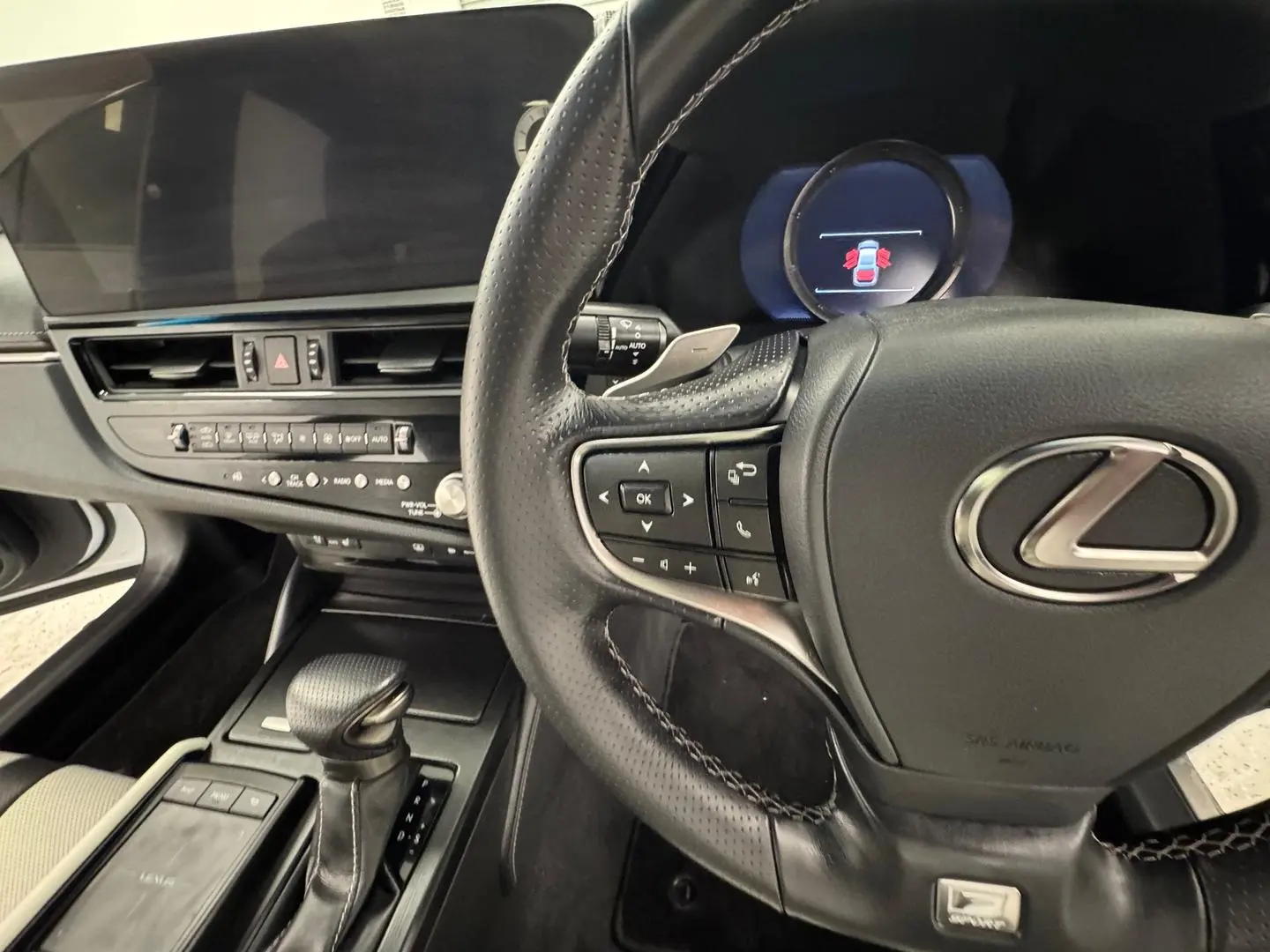 2022 Lexus ES Gallery Image 16