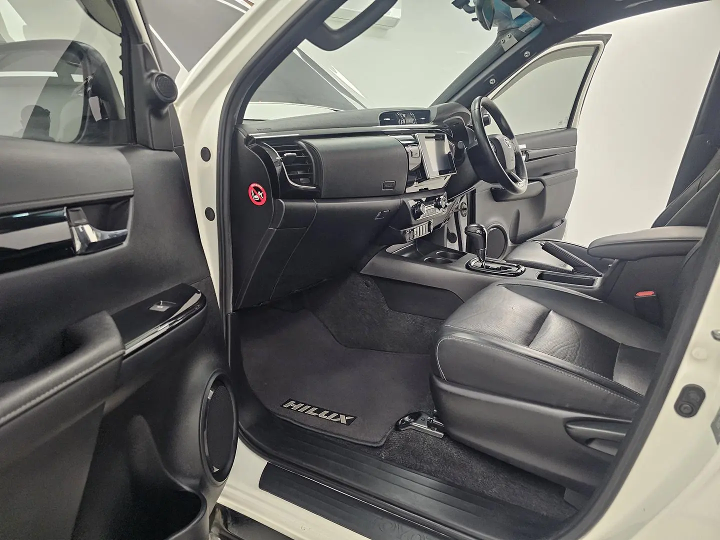 2019 Toyota Hilux Gallery Image 11