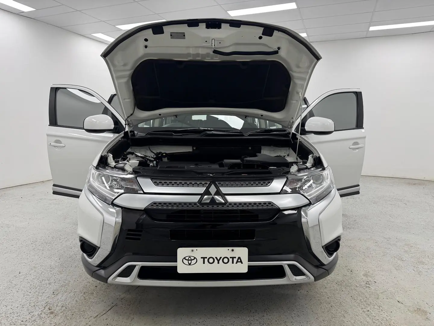 2020 Mitsubishi Outlander Gallery Image 13