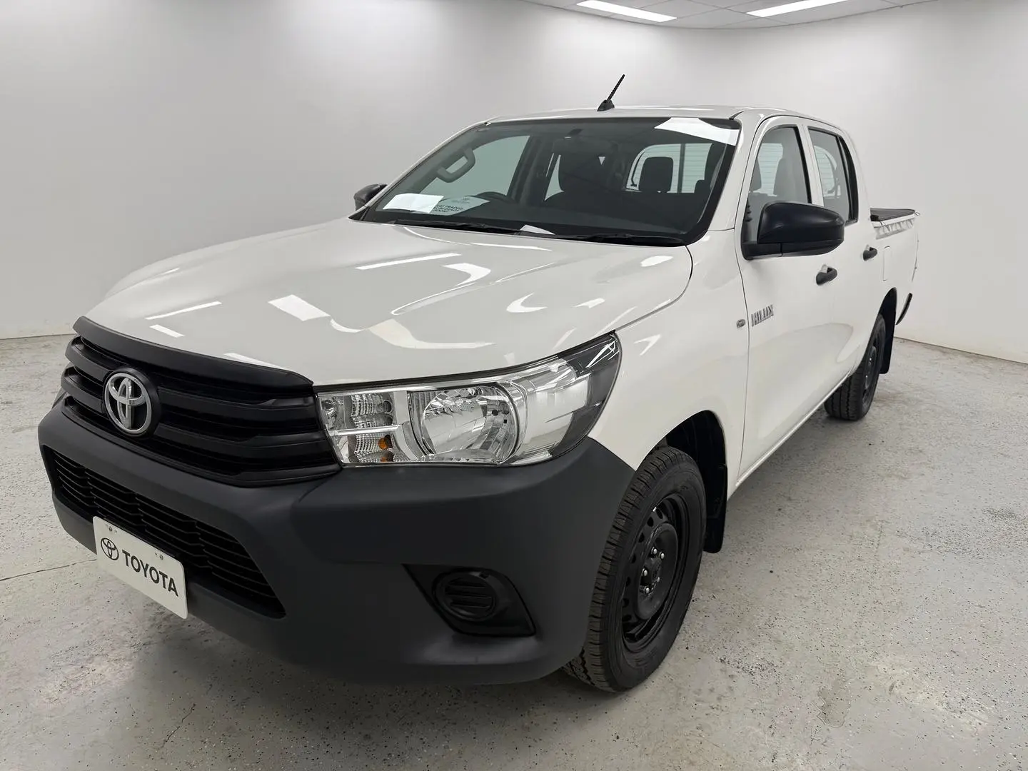 2017 Toyota Hilux Gallery Image 7