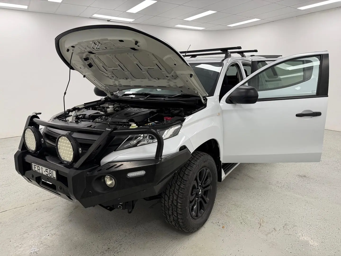 2021 Mitsubishi Triton Gallery Image 8