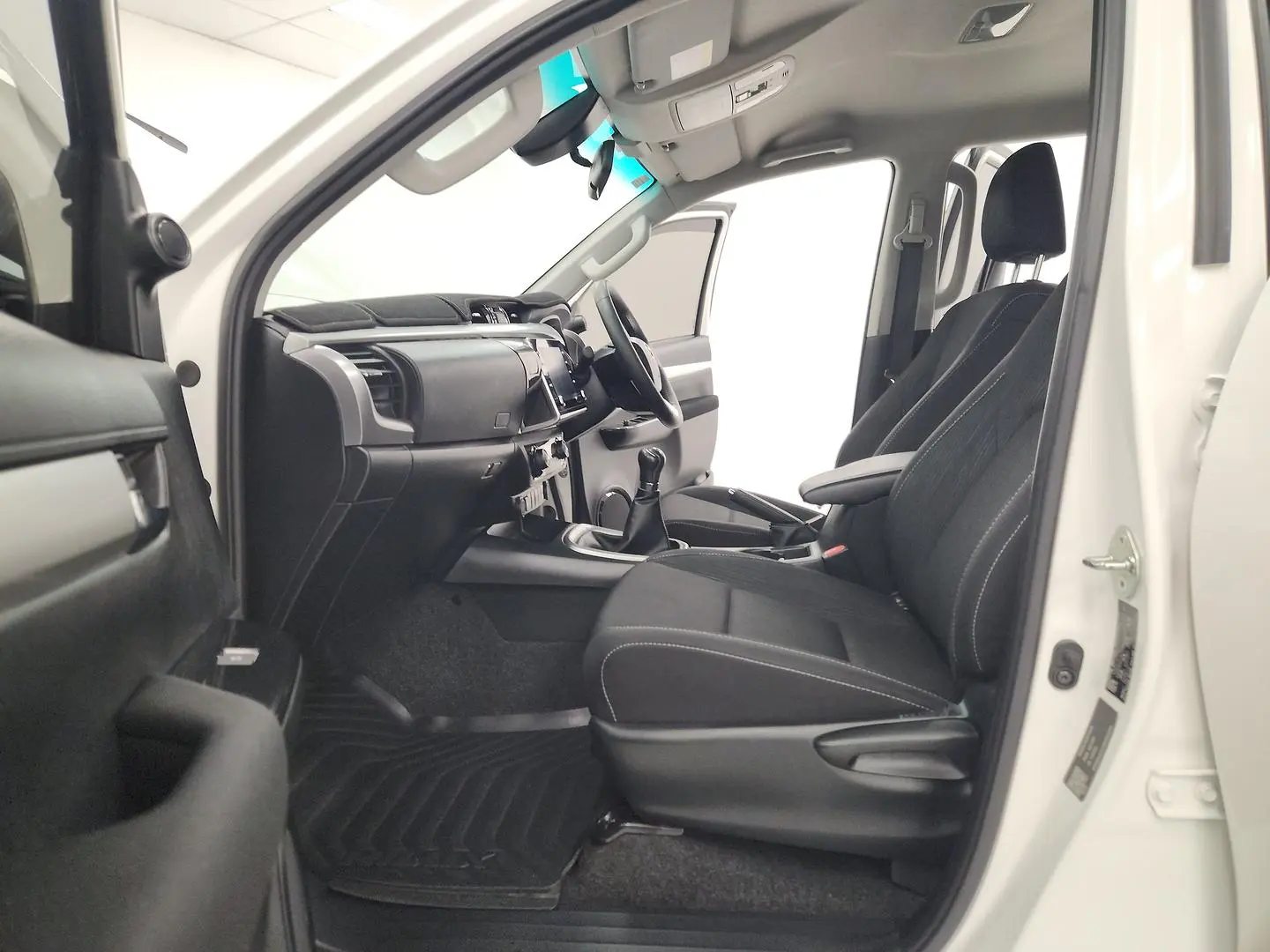 2023 Toyota Hilux Gallery Image 18