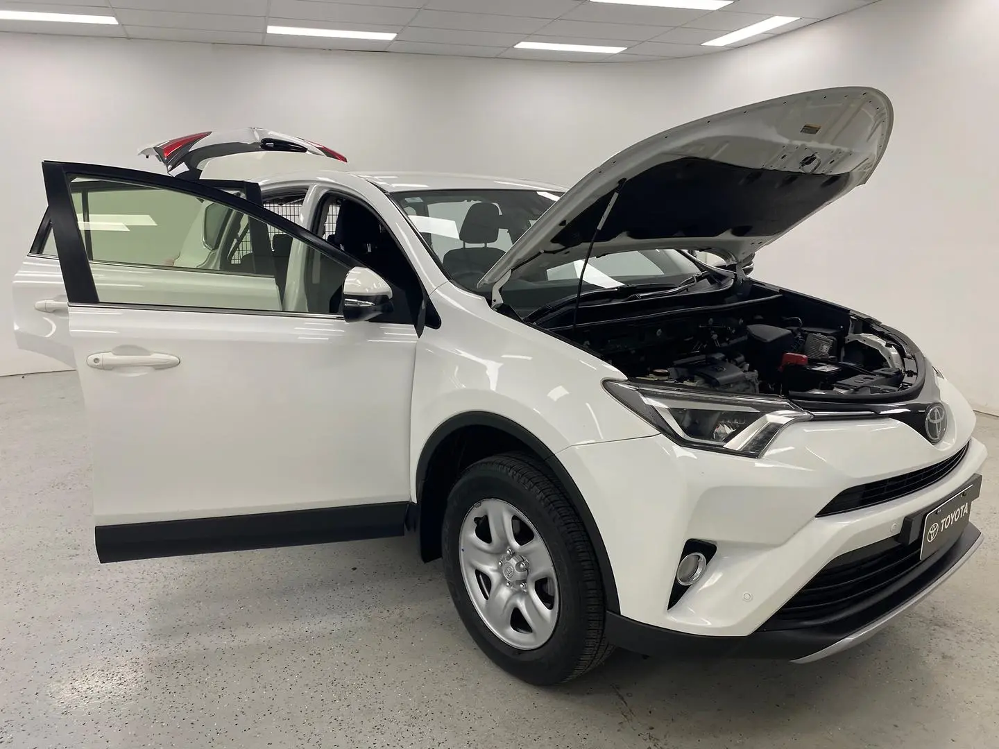 2018 Toyota Rav4 Gallery Image 9