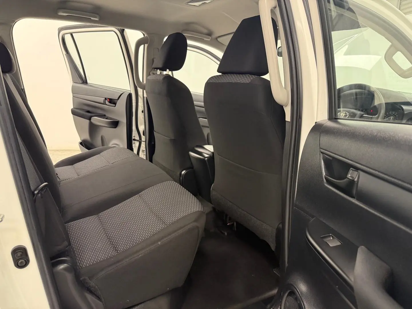 2017 Toyota Hilux Gallery Image 18