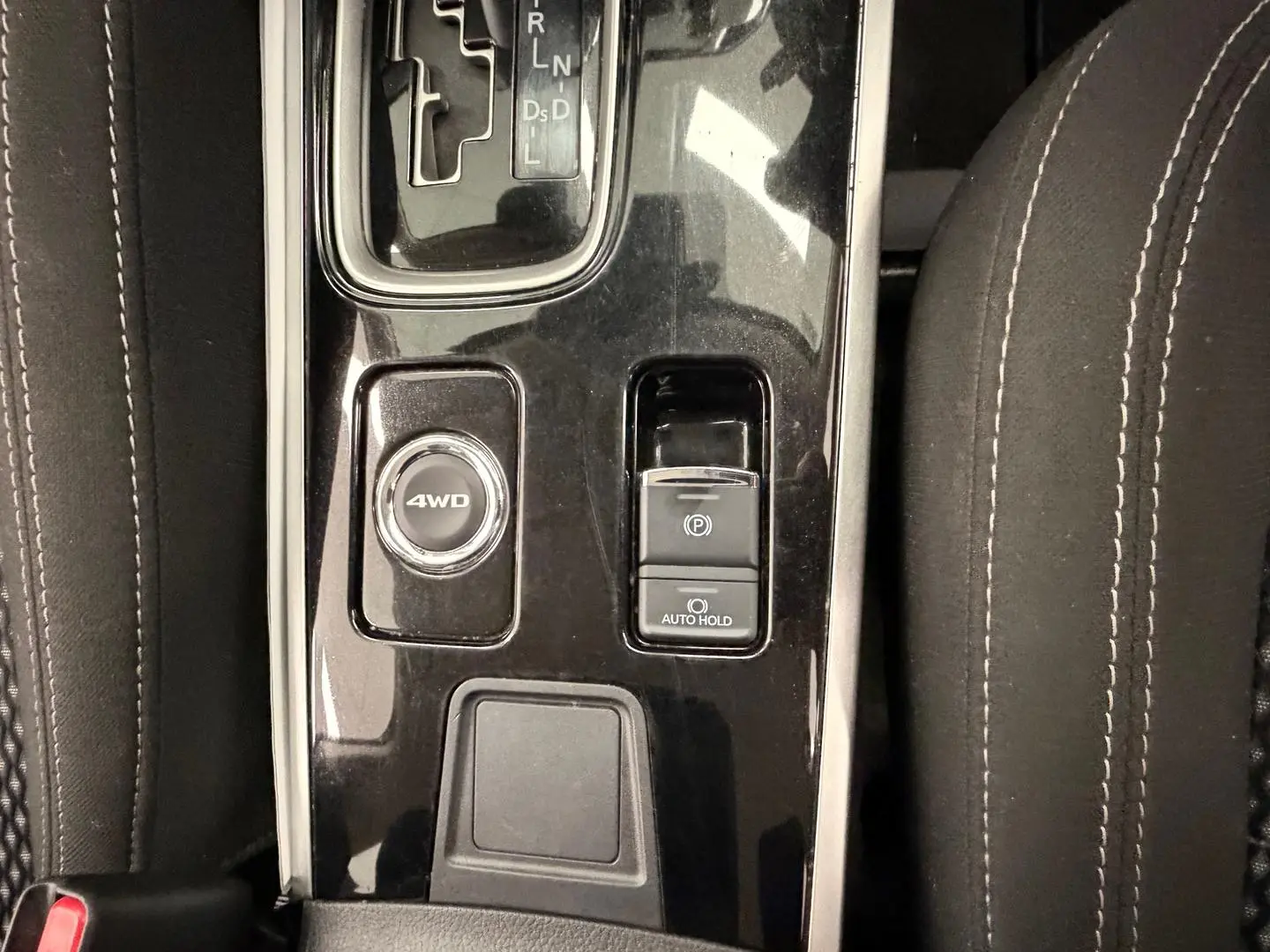 2020 Mitsubishi Outlander Gallery Image 22