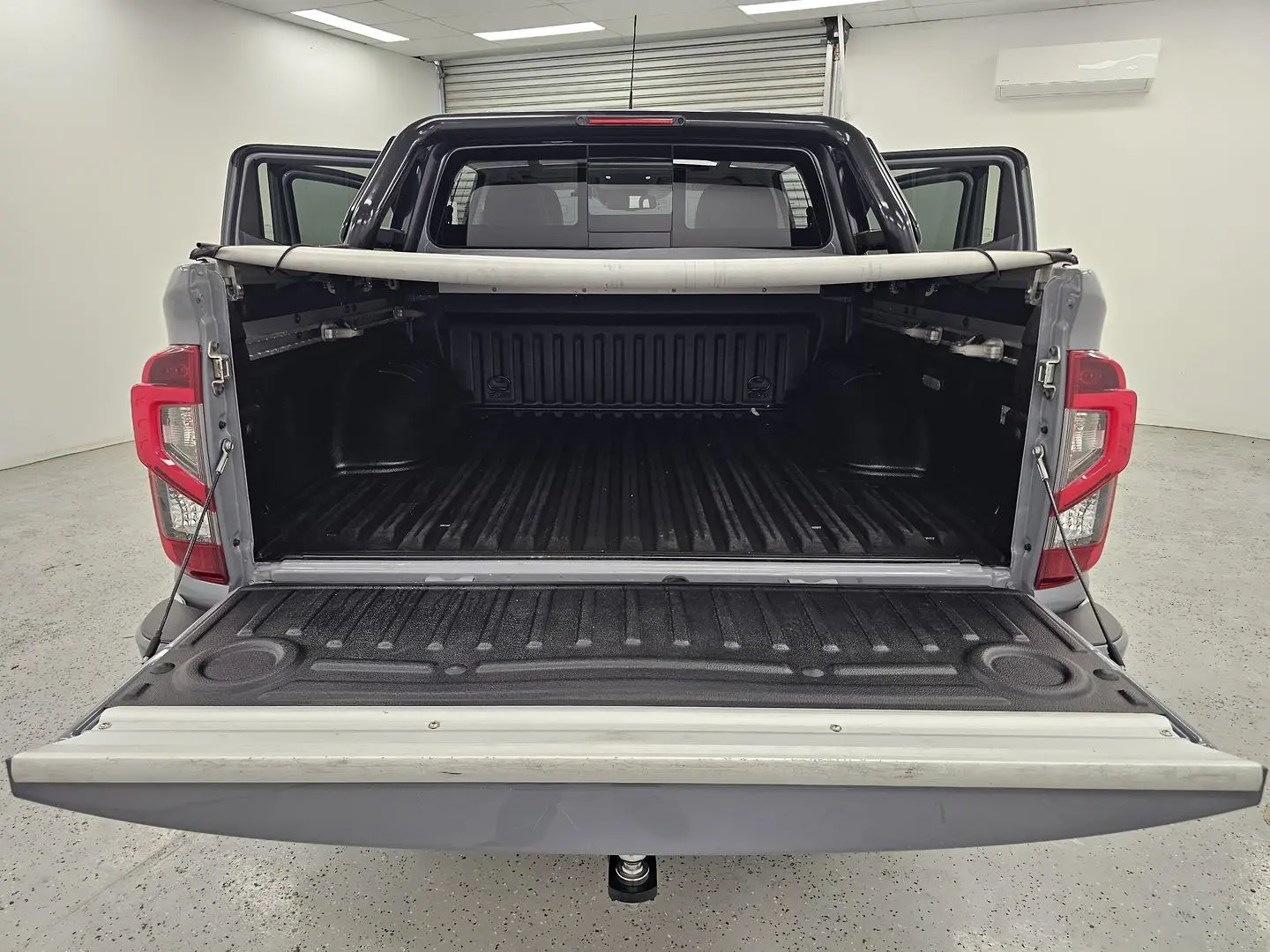 2021 Nissan Navara Gallery Image 16