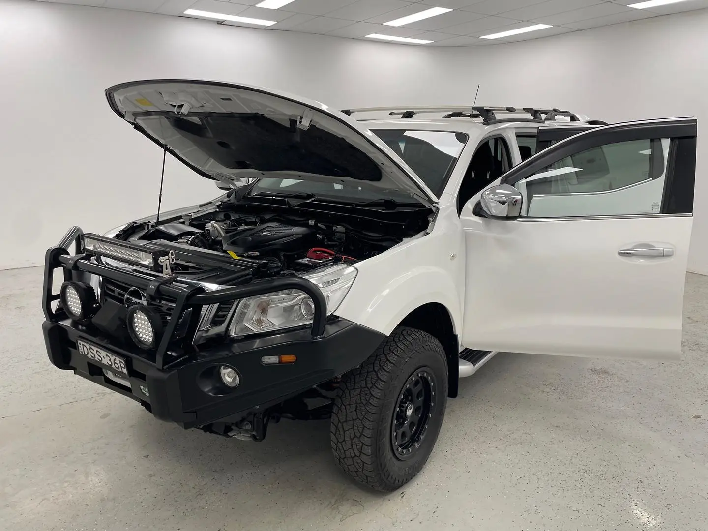 2017 Nissan Navara Gallery Image 15