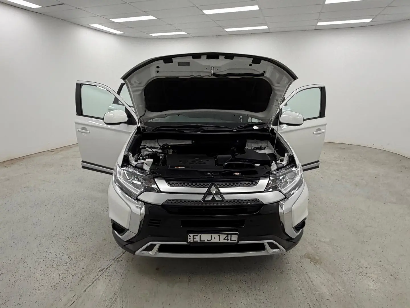 2020 Mitsubishi Outlander Gallery Image 13