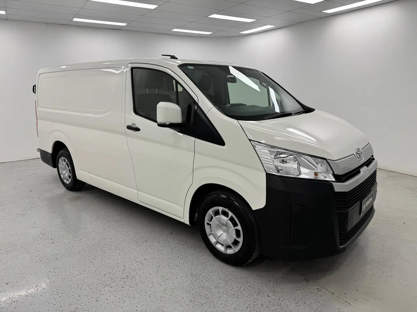 2021 Toyota Hiace Gallery Image 2