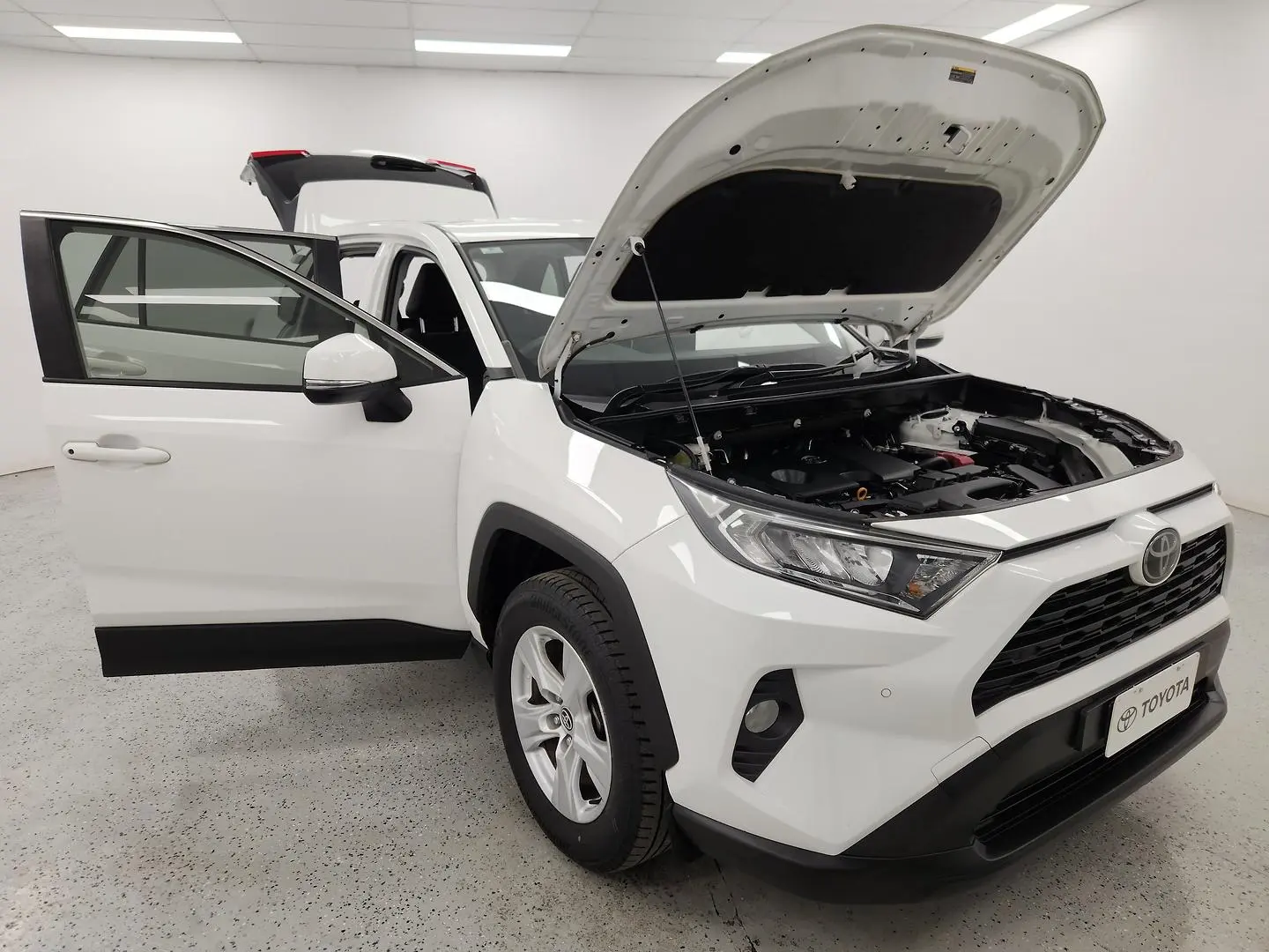 2020 Toyota RAV4 Gallery Image 8